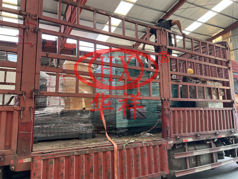 大型有機(jī)肥造粒機(jī).jpg 大型有機(jī)肥造粒機(jī).jpg